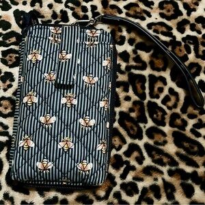 NWOT Vera Bradley Quilted Bee-Print Wristlet Wallet - Blue